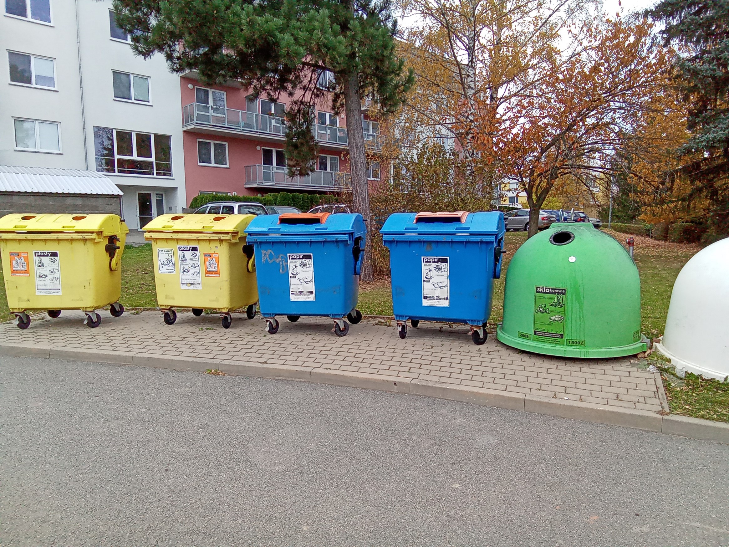 Photo of bins, M. Pavlas